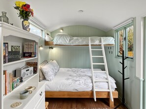 1 soverom, internettilgang og sengetøy