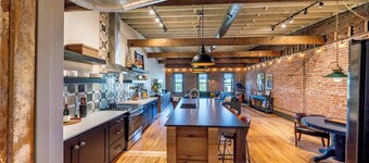 the Loft @ 417 - uniquely renovated downtown loft