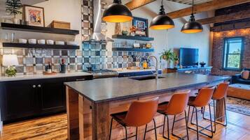 Fridge, microwave, oven, stovetop