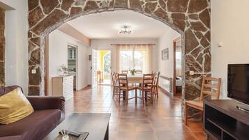 Télévision, table de tennis de table