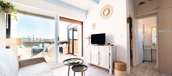 Apartamento 'Leucate Aphrodite Village' con piscina compartida, jardín compartido y balcón