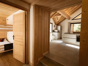 5 bedrooms, free WiFi, bed sheets