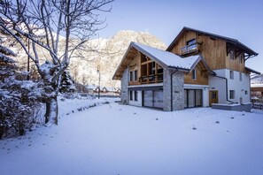 Exterior - Apartment 'Strato 12' with Mountain View, Private Terrace and Wi-Fi (Valloire)