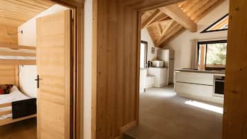 5 bedrooms, free WiFi, bed sheets