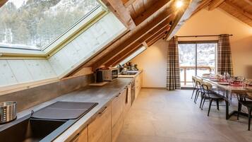 雪櫃、微波爐、焗爐、爐具