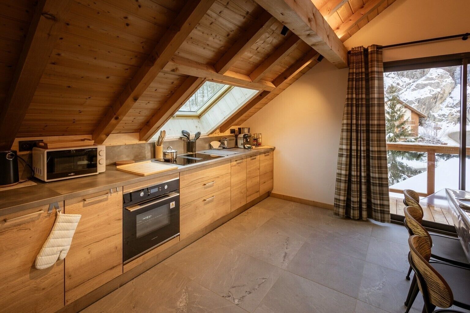 雪櫃、微波爐、焗爐、爐具