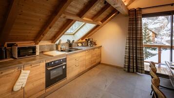 雪櫃、微波爐、焗爐、爐具