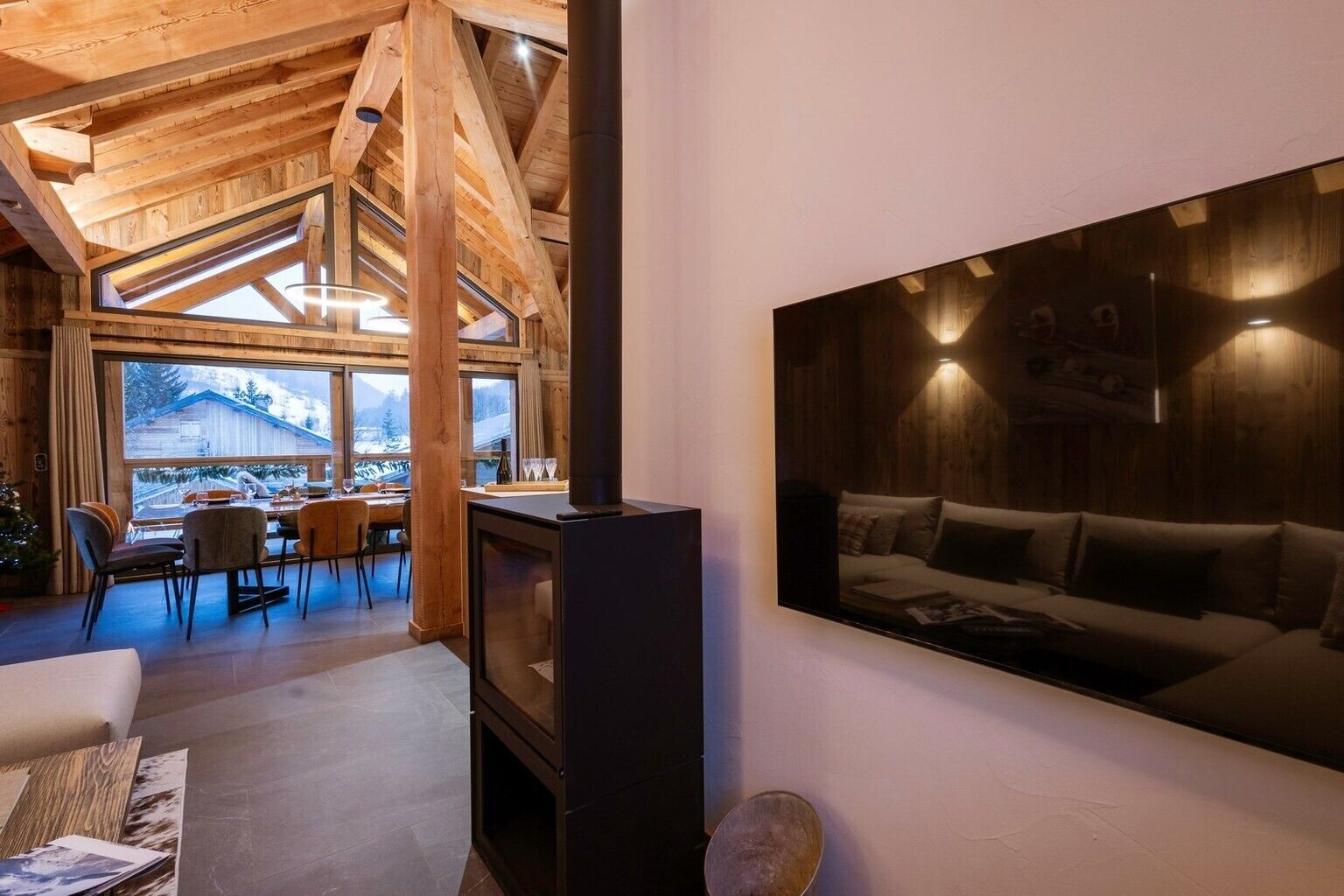 TV, fireplace