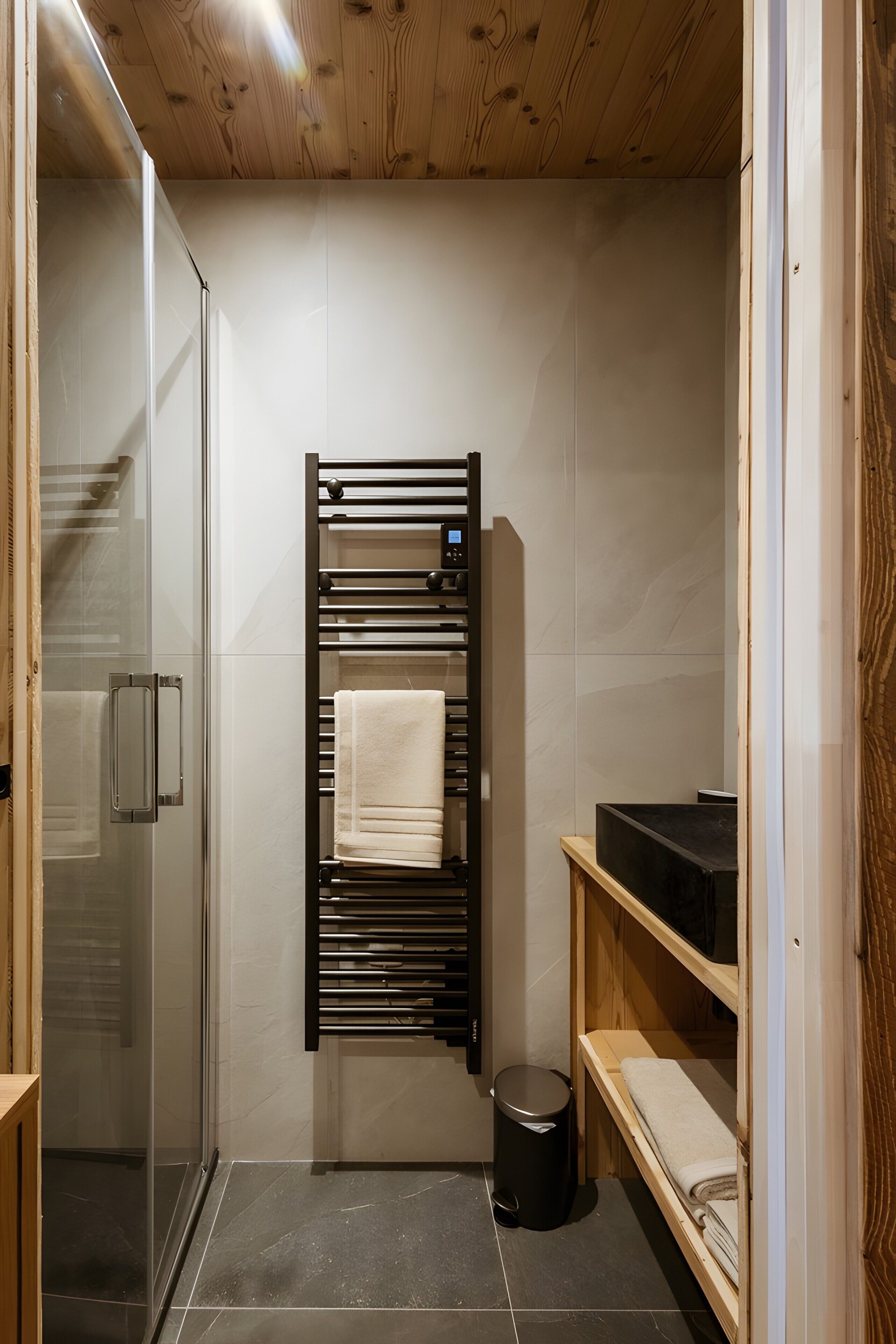 Dusche, Haartrockner, Handtücher