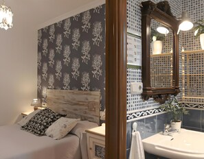 1 bedroom, free WiFi, bed sheets - Double Room '3' with Mountain Views, Private Garden and Wi-Fi (Deba)