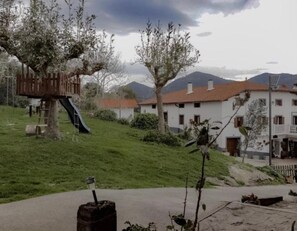 Property grounds - Apartment 'Andutz' with Mountain Views, Private Garden and Wi-Fi (Deba)