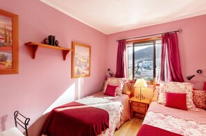 1 室のベッドルーム、アイロン / アイロン台、WiFi (無料)、ベッドシーツ