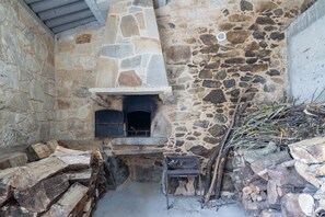 Property grounds - Country House 'Arijón' with Sea View, Private Pool and Wi-Fi (Arteixo)