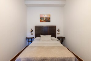 5 bedrooms, free WiFi, bed sheets - Country House 'Arijón' with Sea View, Private Pool and Wi-Fi (Arteixo)