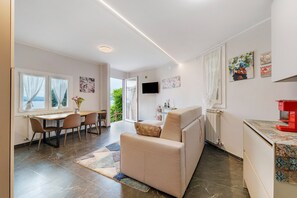 Fernseher, Stereoanlage
