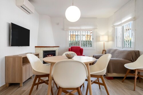 Apartment 'La Lola' with Private Terrace, Wi-Fi and Air Conditioning