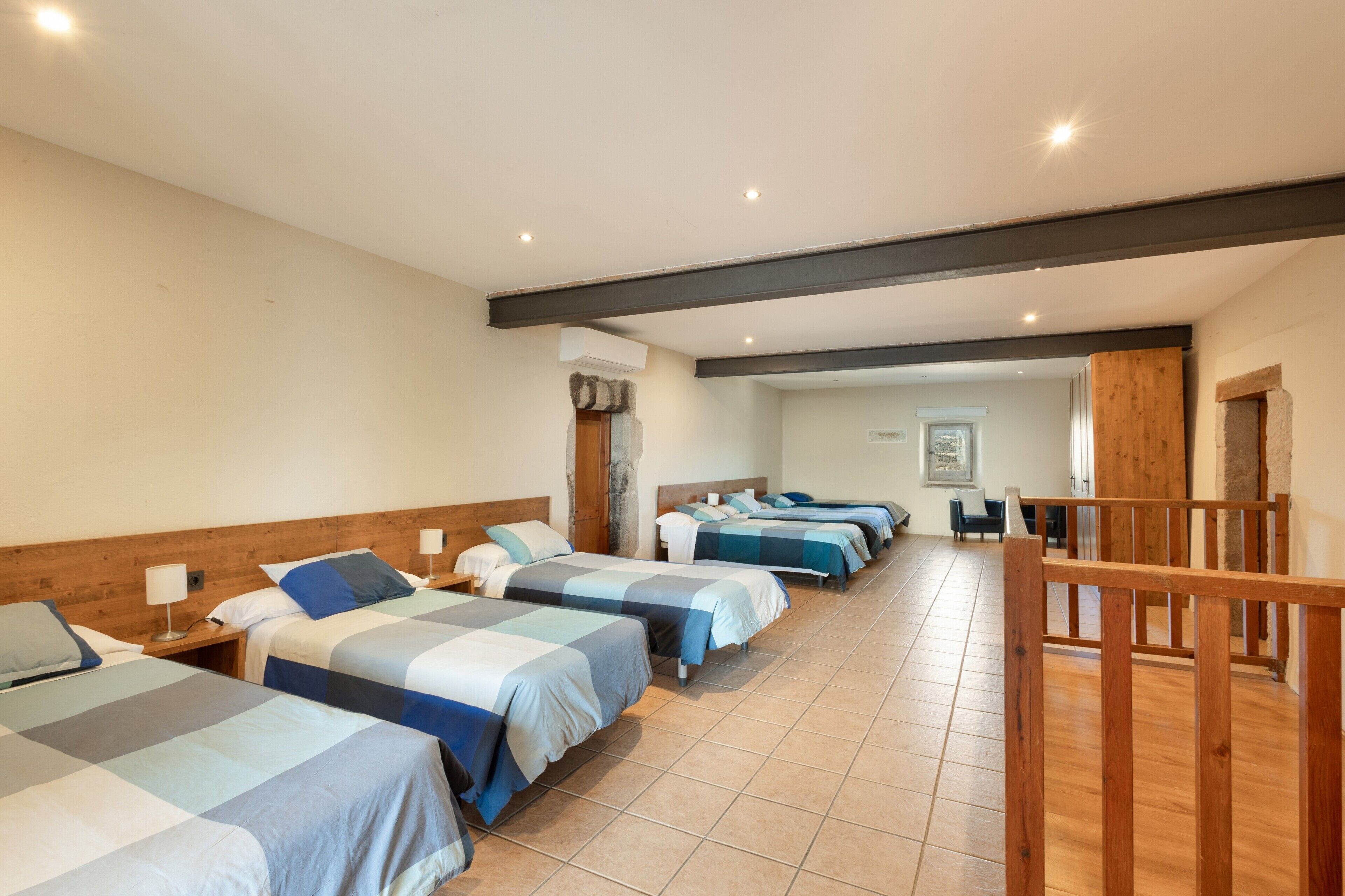 8 bedrooms, free WiFi, bed sheets