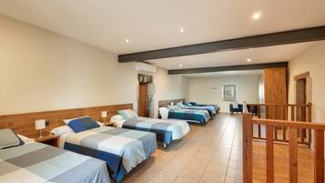 8 bedrooms, free WiFi, bed sheets