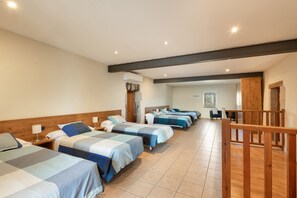 8 camere, Wi-Fi gratuito, lenzuola