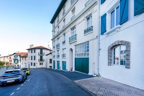 Exterior - Cozy Renovated Studio in Central Biarritz | 2 Min to Beaches & Market | Absolute Calm (Biarritz)