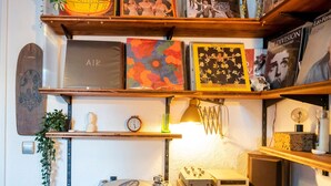 A room with wooden shelves displaying vinyl records, a turntable, and audio equipment. - Cozy renovated studio in central Biarritz - 2 min to beaches & market - Absolute calm (Biarritz)