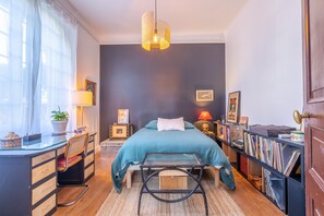 5 bedrooms, iron/ironing board, free WiFi, bed sheets