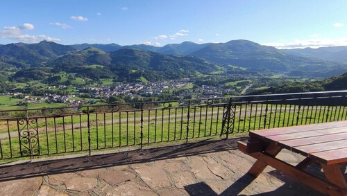 Country House 'Autxikoborda I' with Mountain View, Private Garden and Wi-Fi
