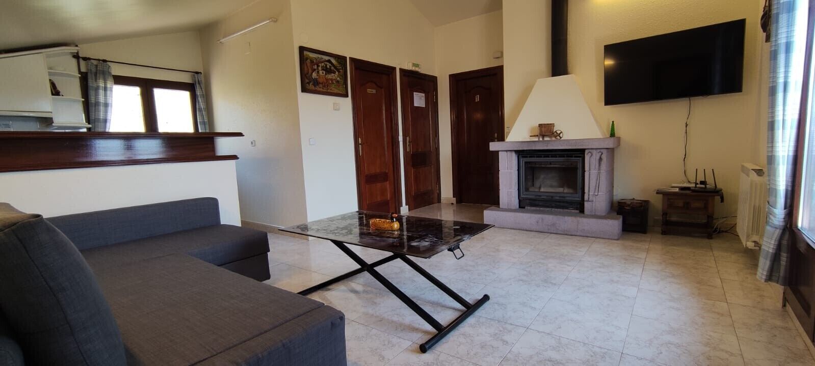 Télévision, cheminée