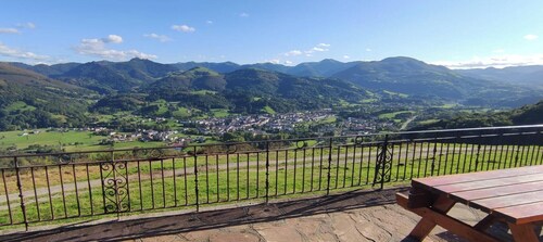 Country House 'Autxikoborda' with Mountain View, Private Garden and Wi-Fi