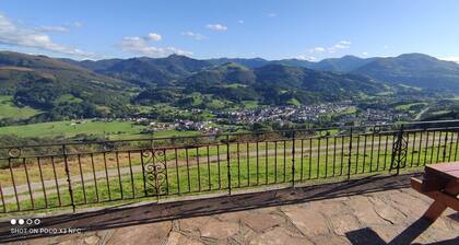 Country House 'Autxikoborda' with Mountain View, Private Garden and Wi-Fi