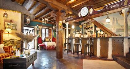 Suite 2 with Mountain Views, Shared Terrace and Wi-Fi