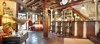 Suite 2 with Mountain Views, Shared Terrace and Wi-Fi