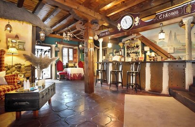 Suite 2 with Mountain Views, Shared Terrace and Wi-Fi
