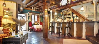 Suite 3 with Mountain Views, Shared Terrace, and Wi-Fi