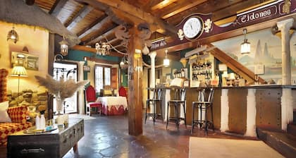 Suite 3 with Mountain Views, Shared Terrace, and Wi-Fi