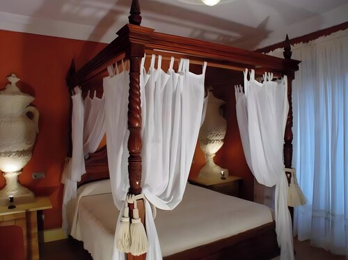 Suite 3 with Mountain Views, Shared Terrace, and Wi-Fi