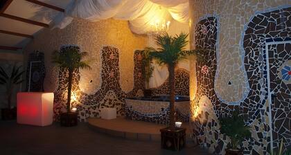 Suite 4 with Mountain Views, Shared Terrace, and Wi-Fi