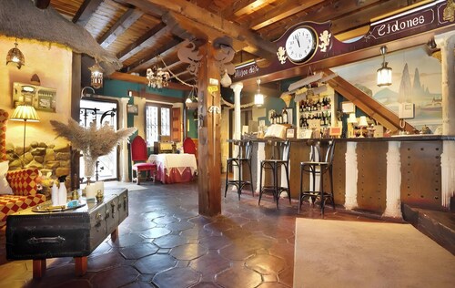 Suite 5 with Mountain Views, Shared Terrace, and Wi-Fi