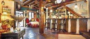 Suite 5 with Mountain Views, Shared Terrace, and Wi-Fi