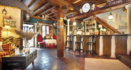 Suite 5 with Mountain Views, Shared Terrace, and Wi-Fi