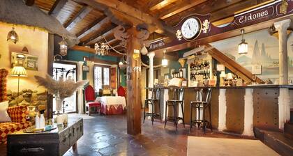 Suite 5 with Mountain Views, Shared Terrace, and Wi-Fi