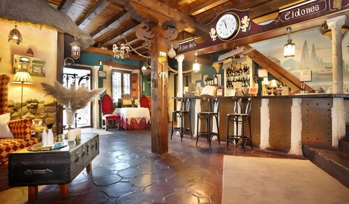 Suite 5 with Mountain Views, Shared Terrace, and Wi-Fi