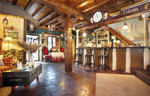 Suite 6 with Mountain Views, Shared Terrace, and Wi-Fi