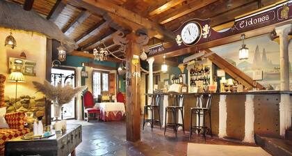 Suite 6 with Mountain Views, Shared Terrace, and Wi-Fi