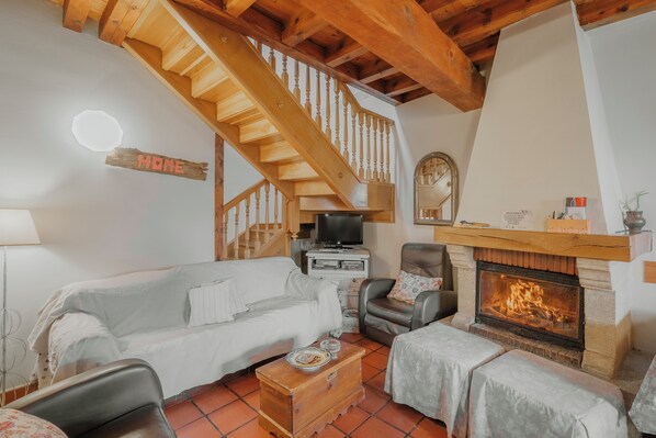 TV, fireplace, DVD player