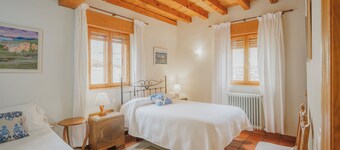 Casa di campagna 'El Hidalgo' con vista sulle montagne, giardino privato e Wi-Fi