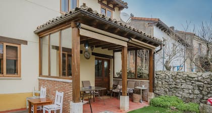 Country House 'El Hidalgo' with Mountain Views, Private Garden and Wi-Fi