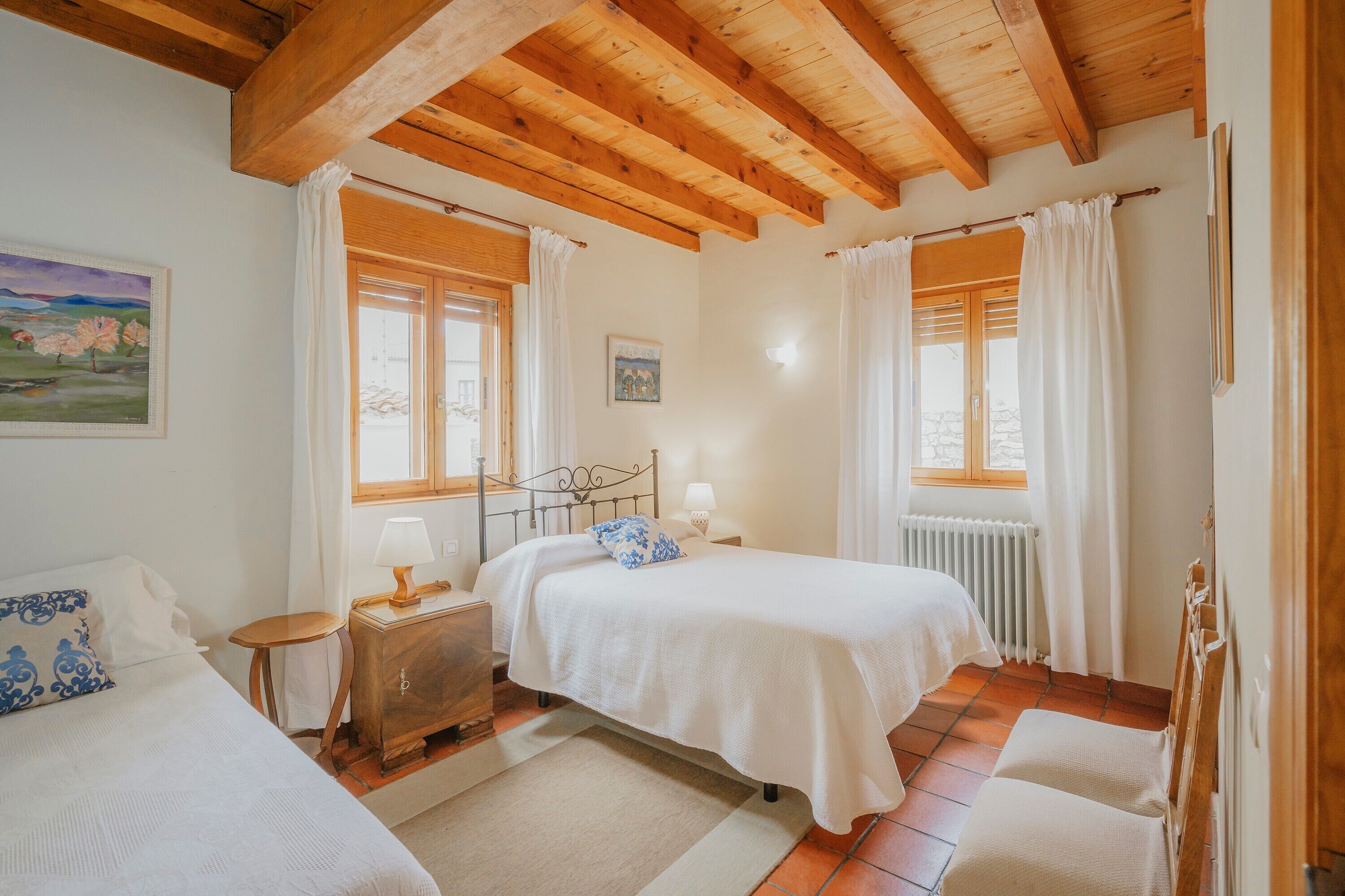 5 chambres, fer et planche à repasser, Wi-Fi gratuit, draps fournis