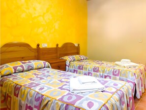 4 slaapkamers, een strijkplank/strijkijzer, gratis wifi, beddengoed