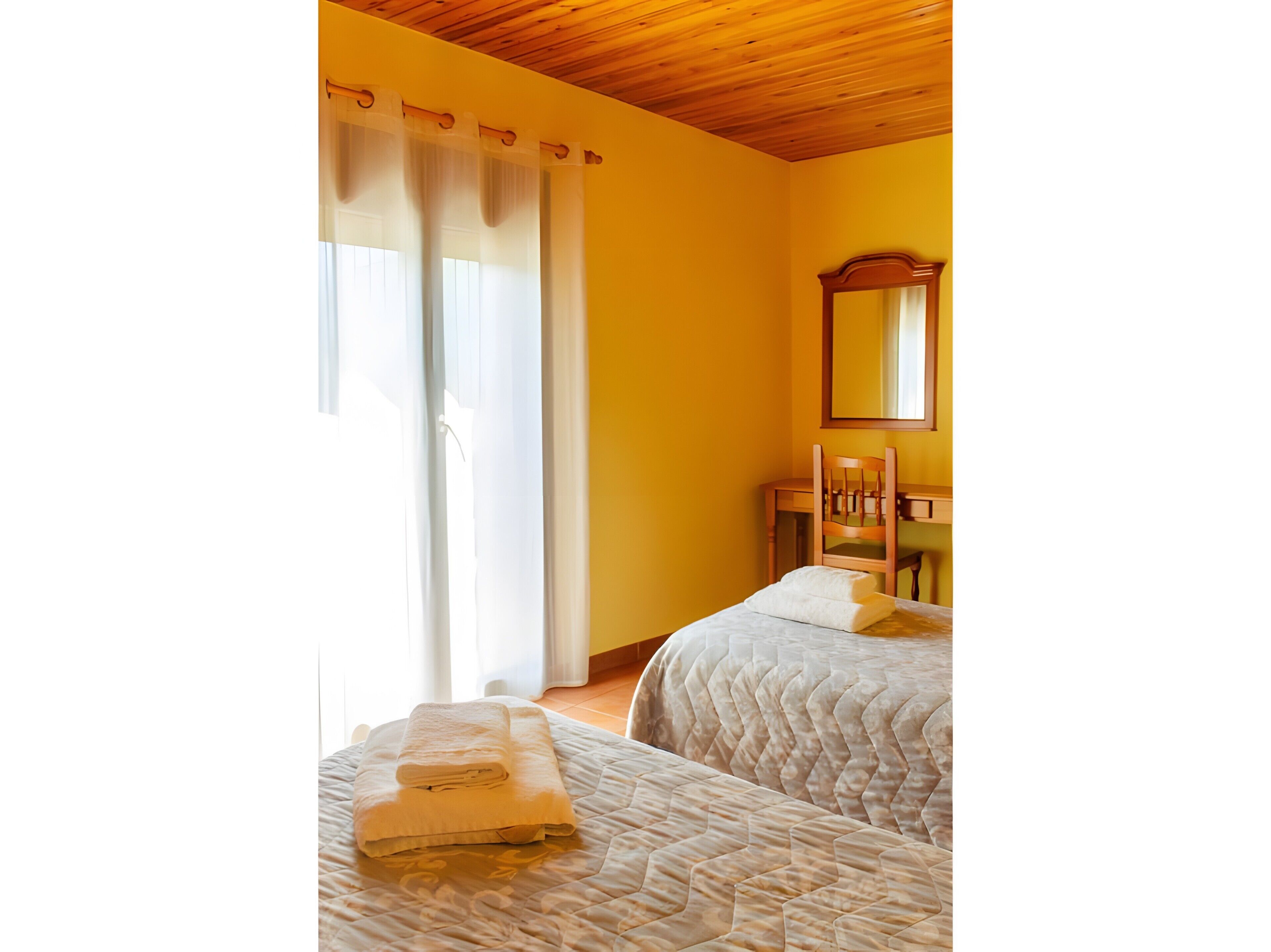 4 habitaciones, tabla de planchar con plancha y wifi gratis 